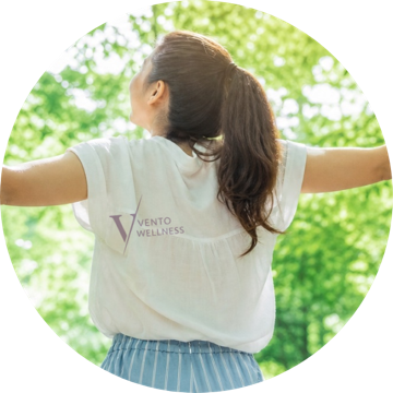 A Vento therapist in a branded shirt